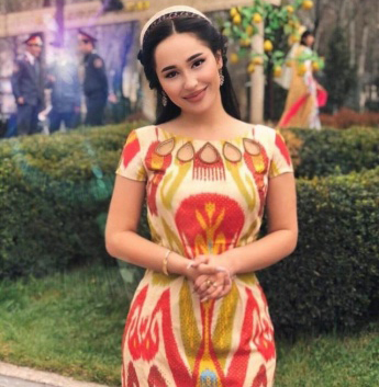 Живу в Москве, городе страсти и возможностей. В моих руках ты почувствуешь себя настоящим королем 👑. Мои услуги - наивысшее качество наслаждения и безграничное удовольствие. Обладаю опытом и умением удовлетворять твои самые сокровенные желания. 💋 Заинтересованы в незабываемом вечере или ночи с прекрасной дамой? Посмотри мои фото и прочитай отзывы - они говорят сами за себя. Я жду тебя, чтобы воплотить все твои фантазии в реальность. 🌹 P.S. Только честные и взрослые запросы, пожалуйста. 10100, 26 лет